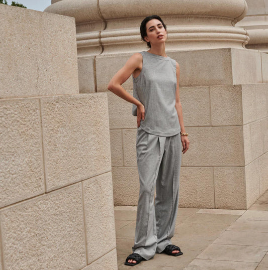 <h1>The world in Nude and grey</h1>